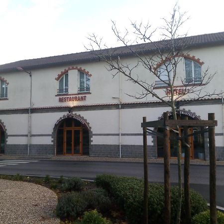 Hotel De La Gare Клисон Екстериор снимка