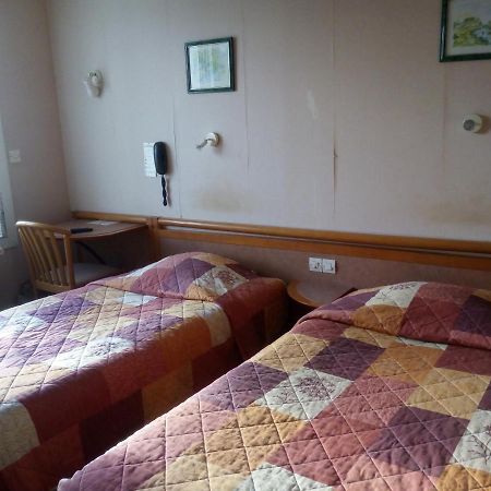 Hotel De La Gare Клисон Екстериор снимка