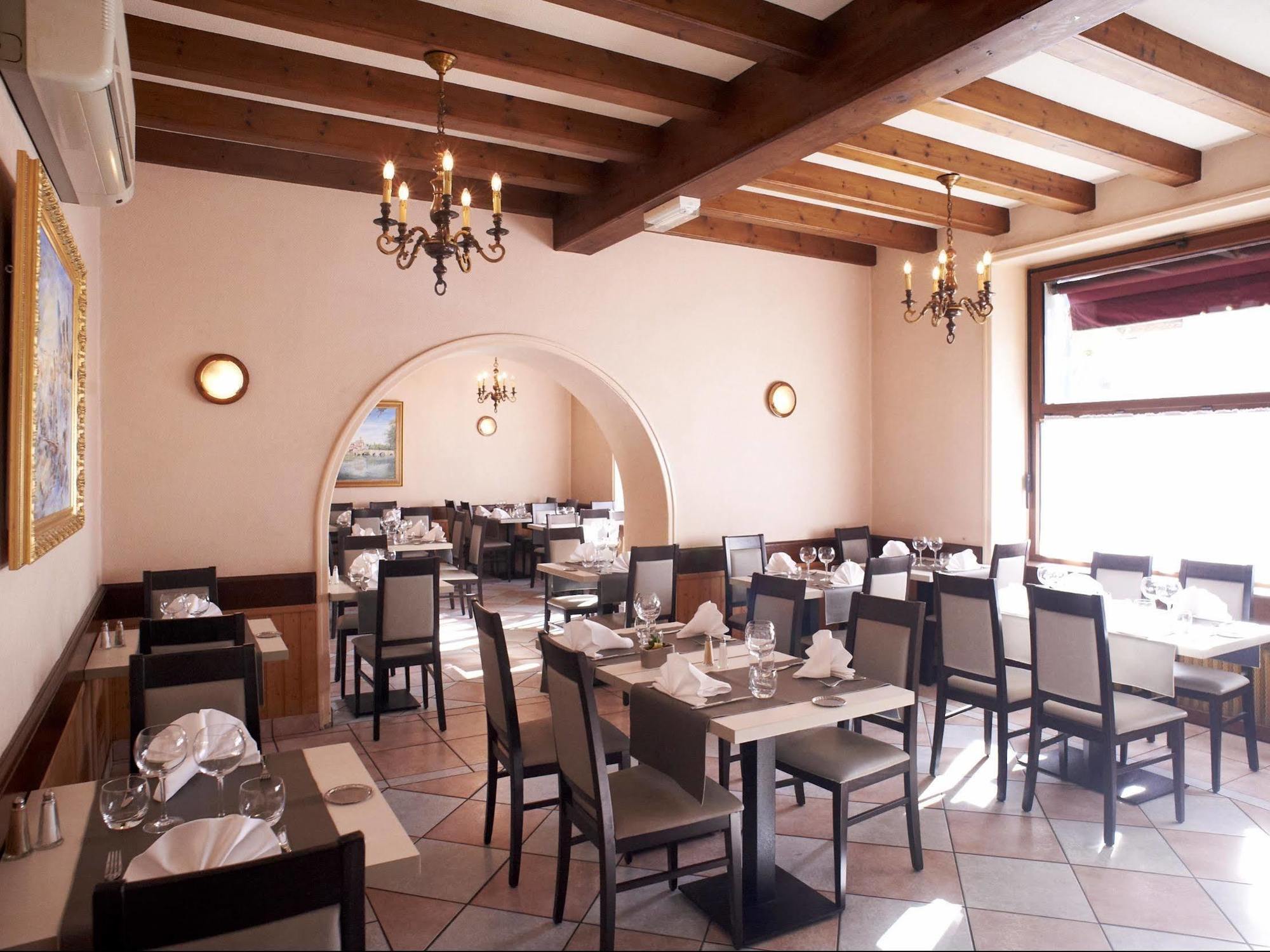 Hotel De La Gare Клисон Екстериор снимка