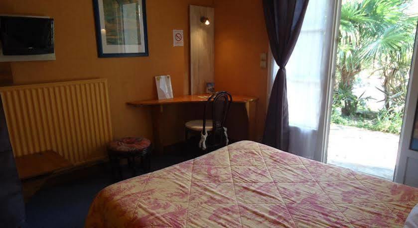 Hotel De La Gare Клисон Екстериор снимка