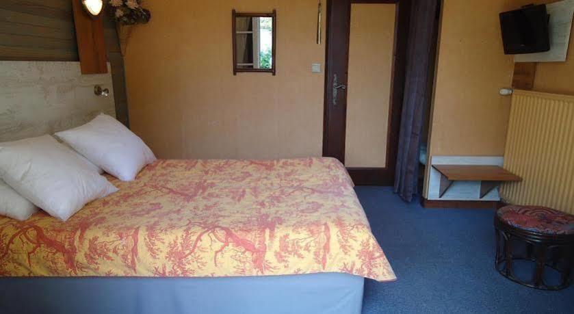 Hotel De La Gare Клисон Екстериор снимка