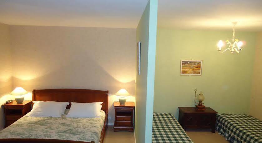 Hotel De La Gare Клисон Екстериор снимка