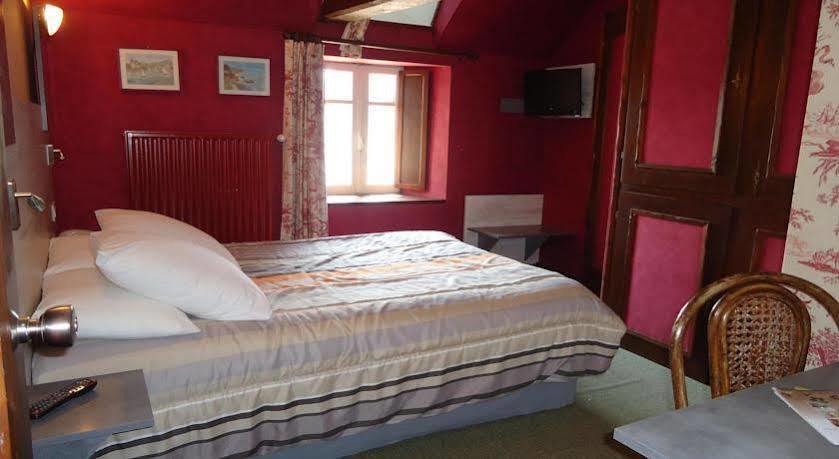 Hotel De La Gare Клисон Екстериор снимка