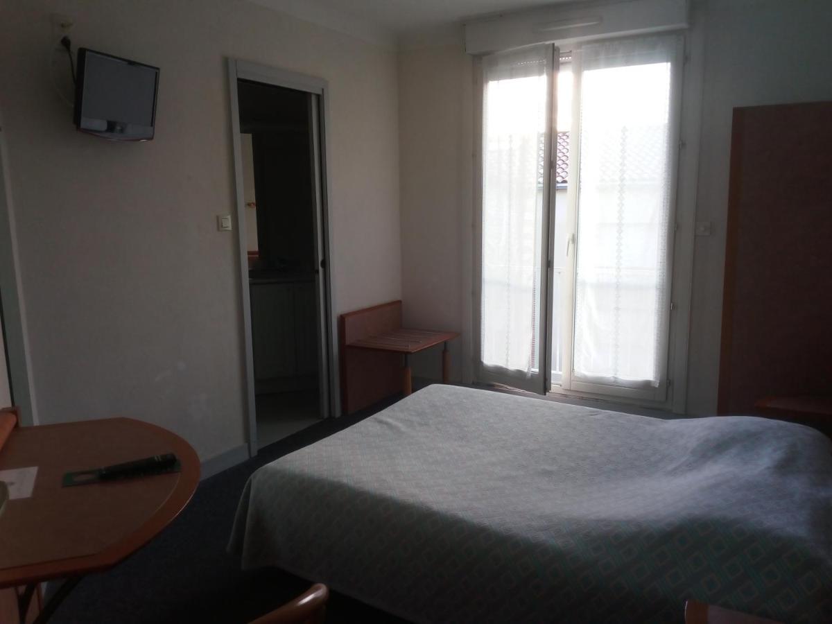 Hotel De La Gare Клисон Екстериор снимка