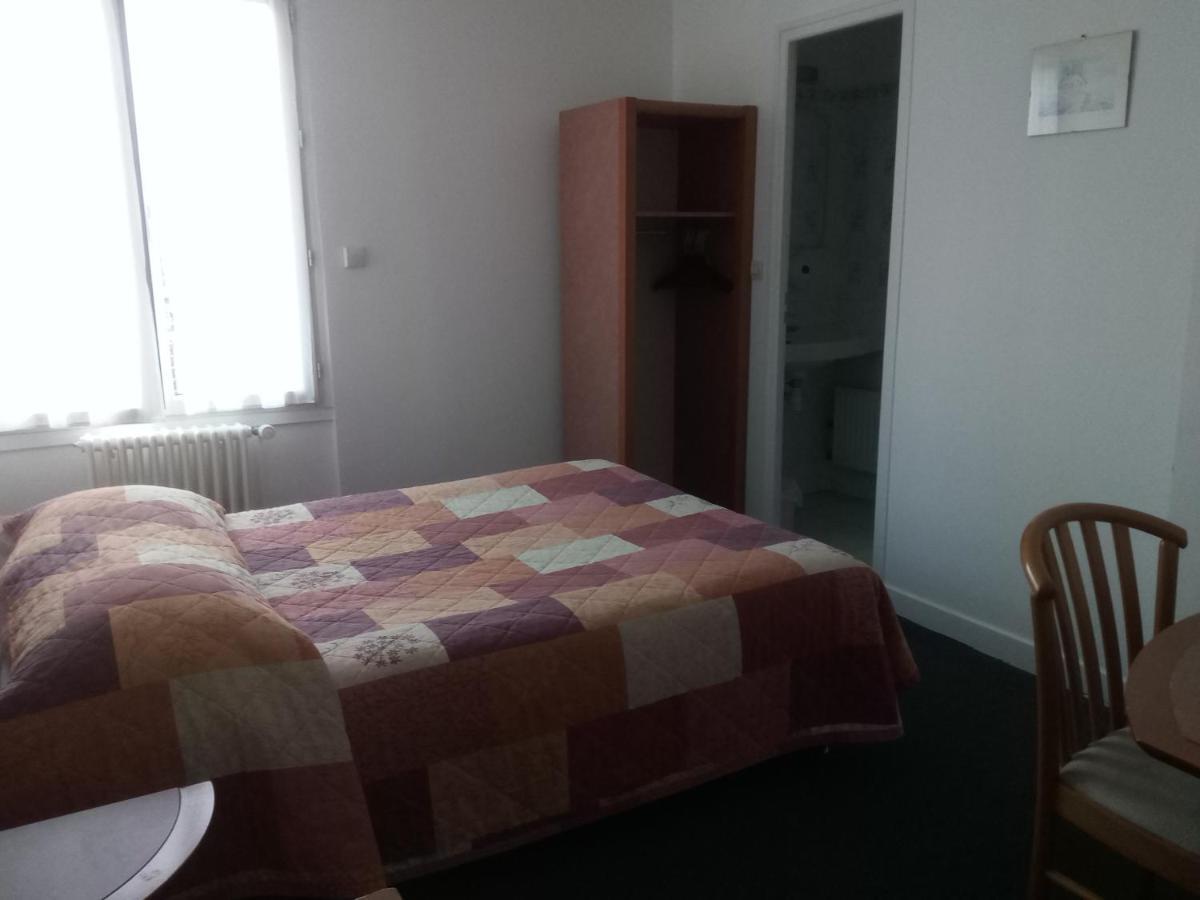 Hotel De La Gare Клисон Екстериор снимка